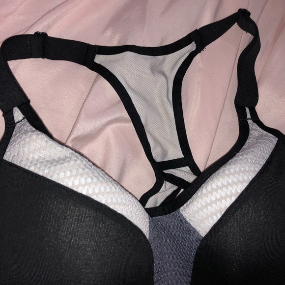 sports bra - Picture 2 of 7